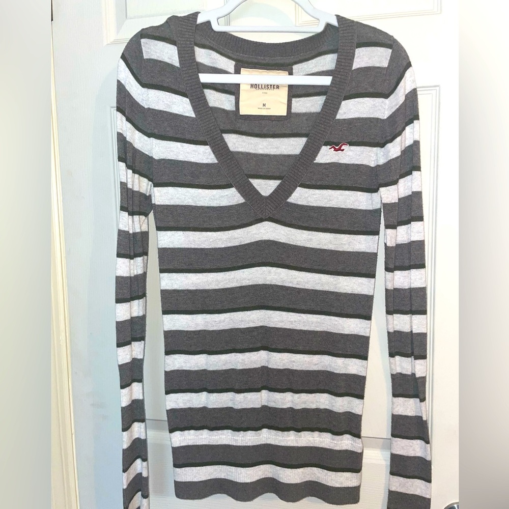 Lightweight V neck sweater
